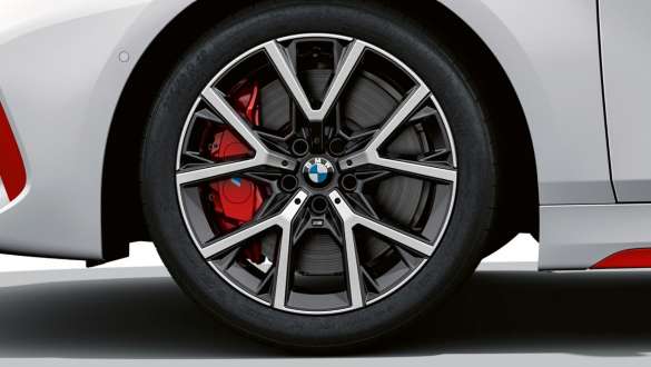 18-palcové M disky z ľahkej zliatiny Y-spoke style 553 M Bicolour s vysokovýkonnými pneumatikami BMW 128ti F40 18-palcové M disky z ľahkej zliatiny Y-spoke style 553 M Bicolour s vysokovýkonnými pneumatikami