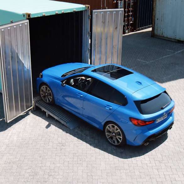 BMW radu 1 parkovací asistent. Parkovací asistent BMW radu 1, vrátane asistenta cúvania.