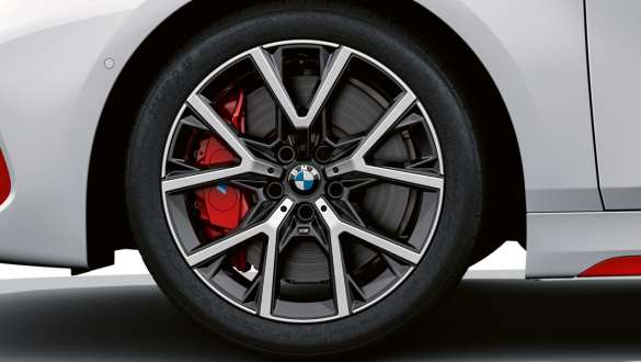 BMW radu 1 F40 128ti 18-palcové M disky z ľahkej zliatiny Y-spoke style 553 M Bicolour s vysokovýkonnými pneumatikami BMW radu 1 F40 128ti 18-palcové M disky z ľahkej zliatiny Y-spoke style 553 M Bicolour s vysokovýkonnými pneumatikami