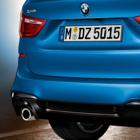 Zadná časť BMW radu 2 Gran Tourer Zadná časť BMW radu 2 Gran Tourer F46 2018 metalíza Estoril Blue detailný zadný pohľad
