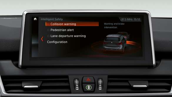 Driving Assistant Plus BMW radu 2 Gran Tourer Driving Assistant Plus Displej systému iDrive BMW radu 2 Gran Tourer F46 2018 interiér