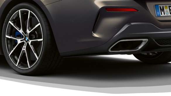 BMW M850i xDrive, metalíza Dravit Grey, zadný pohľad, M Šport diferenciál. BMW M850i xDrive, metalíza Dravit Grey, zadný pohľad, M Šport diferenciál.