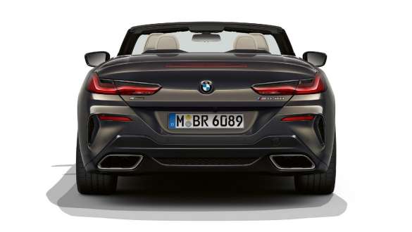 BMW M850i xDrive, metalíza Dravit Grey, zadný pohľad, športový výfukový systém. BMW M850i xDrive, metalíza Dravit Grey, zadný pohľad, športový výfukový systém.