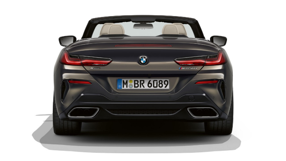 BMW M850i xDrive, metalíza Dravit Grey, zadný pohľad, športový výfukový systém. BMW M850i xDrive, metalíza Dravit Grey, zadný pohľad, športový výfukový systém.
