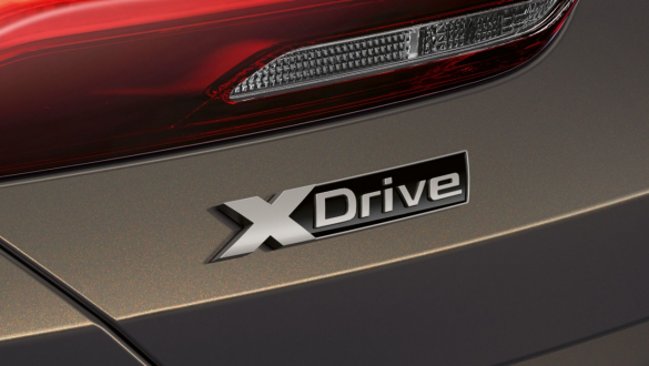 BMW M850i xDrive, metalíza Dravit Grey, označenie xDrive. BMW M850i xDrive, metalíza Dravit Grey, označenie xDrive.