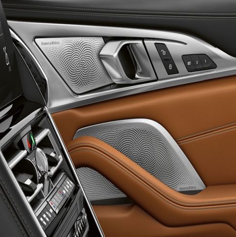 BMW M850i xDrive, interiér, Bowers & Wilkins Diamond Surround Sound systém. BMW M850i xDrive, interiér, Bowers & Wilkins Diamond Surround Sound systém.