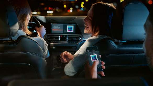 Connected Command BMW radu 8 Coupé, iDrive displej a Connected Command
