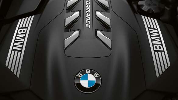 Naftový radový 6-valec BMW TwinPower Turbo. BMW radu 8 Coupé, pohľad zhora, Naftový radový 6-valec BMW TwinPower Turbo.
