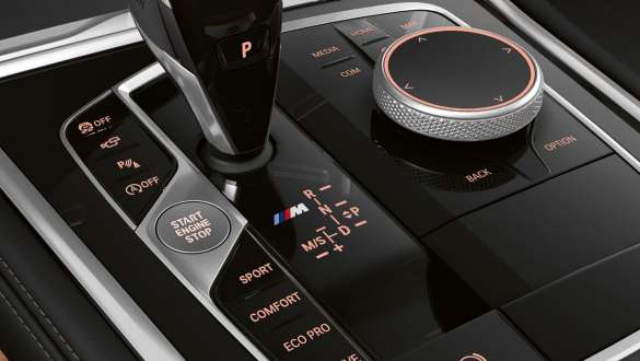 Stredová konzola, Prevodovka Steptronic Sport. BMW radu 8 Coupé, detailný pohľad na stredovú konzolu, Prevodovka Steptronic Sport.