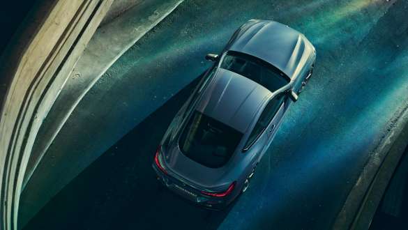 Integrálne aktívne riadenie. BMW radu 8 Coupé, jazdný pohľad zhora, Integrálne aktívne riadenie.