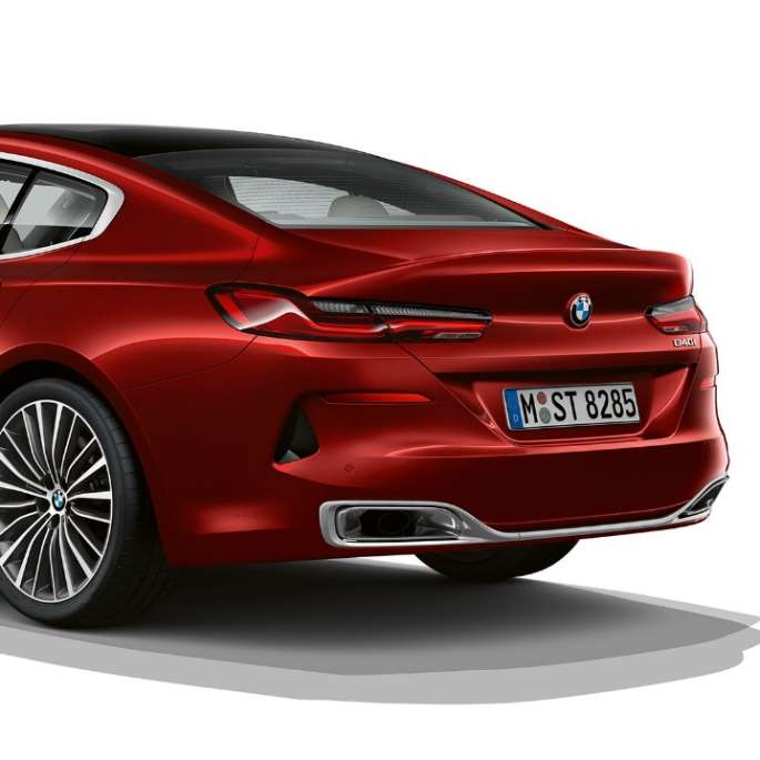 Základný model, trojštvrťový zadný pohľad BMW radu 8 Gran Coupé, základný model trojštvrťový zadný pohľad