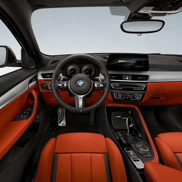 Kokpit BMW X2 M35i Kokpit BMW X2 M35i interiér