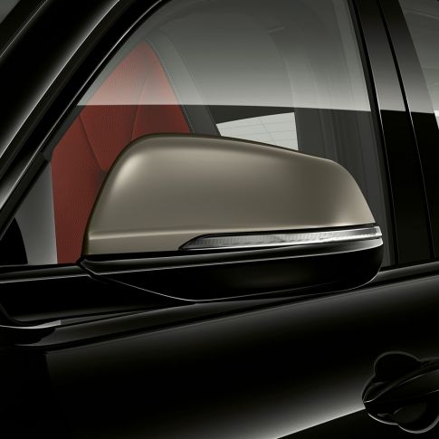 Kryty vonkajších zrkadiel BMW X2 M35i Kryty vonkajších zrkadiel v spracovaní Cerium Grey BMW X2 M35i metalíza Sapphire Black F39 exteriér