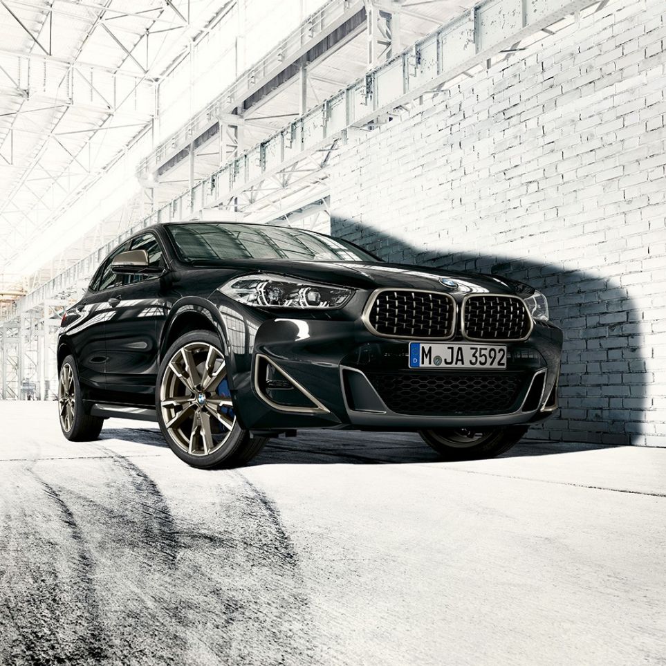 Obličky BMW X2 M35i Obličky BMW X2 M35i metalíza Sapphire Black F39 predobočný pohľad