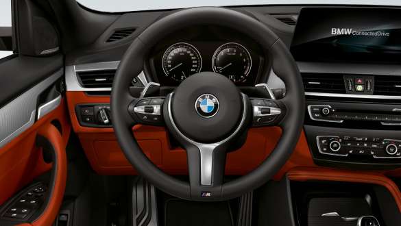 Kokpit BMW X2 M35i F39 Aktívny systém udržiavania rýchlosti s funkciou Stop & Go BMW X2 M35i 2018 F39 interiér