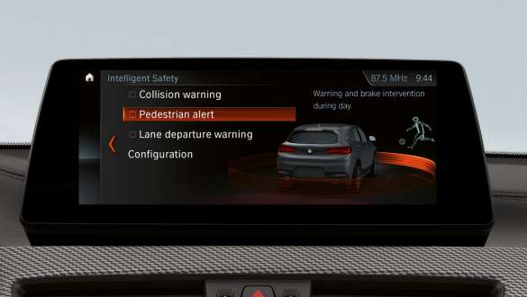 Driving Assistant Plus BMW X2 M35i F39 Driving Assistant Plus BMW X2 M35i 2018 F39 interiér prístrojový displej