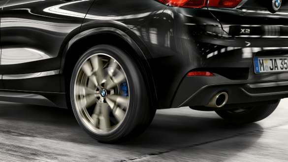 BMW xDrive BMW X2 M35i BMW xDrive BMW X2 M35i metalíza Sapphire Black F39 zadný detail