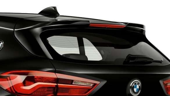 M zadný spojler BMW X2 M35i M zadný spojler BMW X2 M35i metalíza Sapphire Black F39 zadný detail