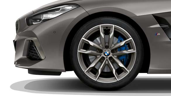 M Sport brzdy BMW Z4 M40i G29 M Sport brzdy BMW Z4 Roadster M40i G29 2019 BMW Individual metalíza Frozen Grey bočný pohľad disk z ľahkej zliatiny
