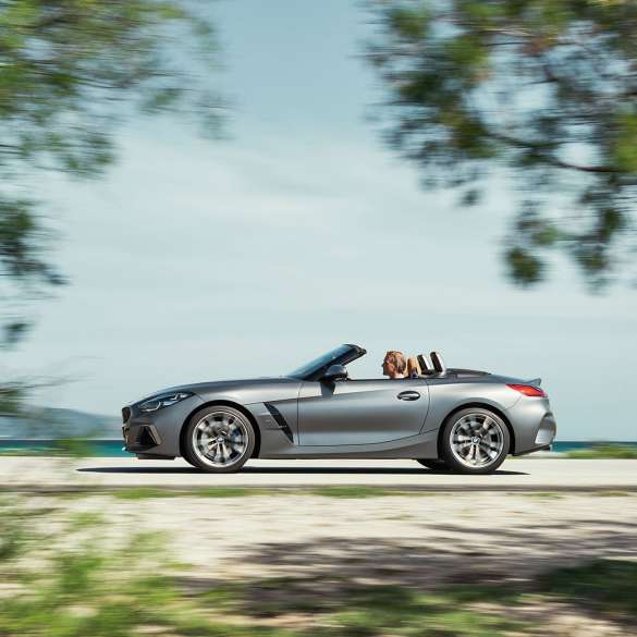Exteriér BMW Z4 M40i G29 BMW Z4 Roadster M40i G29 2019 Roadster BMW Individual metalíza Frozen Grey bočný pohľad