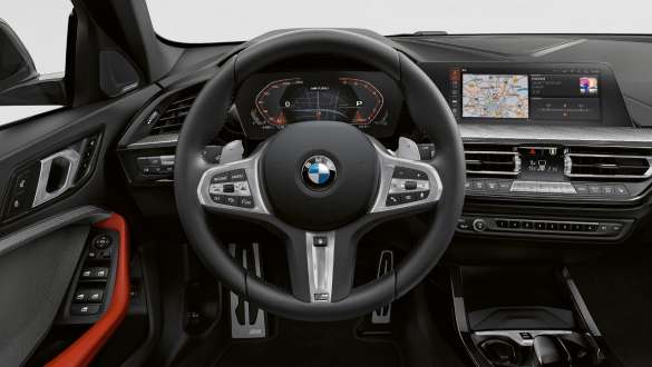 BMW M135i xDrive (F40) kokpit a M kožený volant BMW M135i xDrive (F40) kokpit a M kožený volant