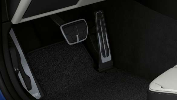 Integrovaný M špecifický brzdový systém BMW M4 Competition Cabrio s pohonom M xDrive G83 2021 BMW M4 Competition Cabrio s pohonom M xDrive G83 2021 integrovaný M špecifický brzdový systém