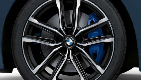 M Sport brzdy BMW M440i xDrive Coupé G22 2020 BMW M440i xDrive Coupé G22 2020 M Sport brzdy detailný pohľad disk z ľahkej zliatiny