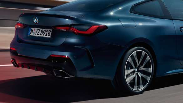 Adaptívny M podvozok BMW M440i xDrive Coupé G22 2020 BMW M440i xDrive Coupé G22 2020 Adaptívny M podvozok zadný nástavec detailný pohľad