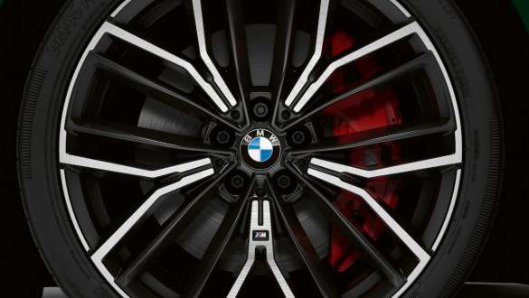 BMW M550i xDrive a M Sport brzdy G30 2020 BMW M550i xDrive Sedan a M Sport brzdy G30 LCI Facelift 2020 detail koleso
