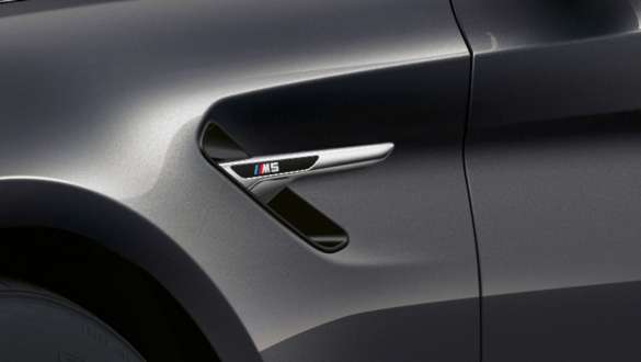 M žiabre BMW M5 F90 2020 M žiabre BMW M5 F90 LCI Facelift 2020 metalíza Brands Hatch Grey detailný pohľad