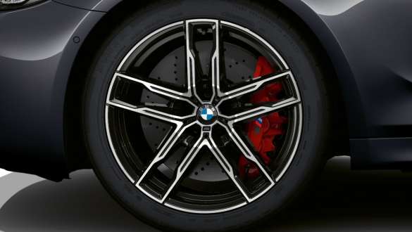 M brzdy zmiešanej konštrukcie BMW M5 F90 2020 M brzdy zmiešanej konštrukcie BMW M5 F90 LCI Facelift 2020 metalíza Brands Hatch Grey detailný pohľad koleso