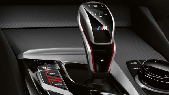 BMW M5 Competition a M Setup F90 2020 BMW M5 Competition a M Setup F90 LCI Facelift 2020 interiér detailný pohľad páka prevodovky