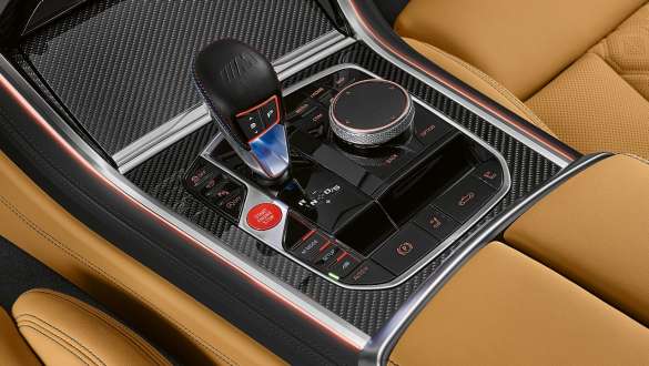 8-stupňová prevodovka M Steptronic. BMW M8 Competition Cabrio s 8-stupňovou prevodovkou M Steptronic.