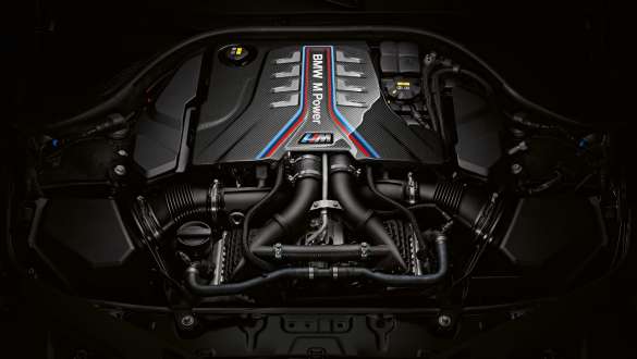 Benzínový 8-valec M TwinPower Turbo BMW M8 Cabrio F91 LCI 2022 BMW M8 Cabrio F91 LCI Facelift 2022 benzínový 8-valec M TwinPower Turbo detailný pohľad