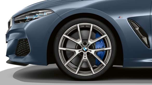 M disky kolies z ľahkej zliatiny Y-spoke style 728 M Bicolour Cerium Grey. BMW M850i xDrive Coupé v metalickej farbe Barcelona Blue, 20“ M disky kolies z ľahkej zliatiny Y-spoke style 728 M Bicolor Cerium Grey.