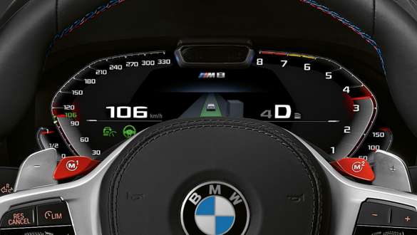 M špecifický prístrojový panel. M špecifický prístrojový panel v BMW M8 Competition Coupé.