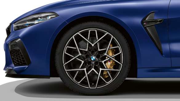 20'' M disky kolies z ľahkej zliatiny 813 M. BMW M8 Competition Coupé s 20'' M diskami kolies z ľahkej zliatiny 813 M.