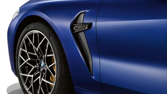 M špecifické karbónové bočné mriežky. BMW M8 Competition Coupé s karbónovými M bočnými mriežkami.