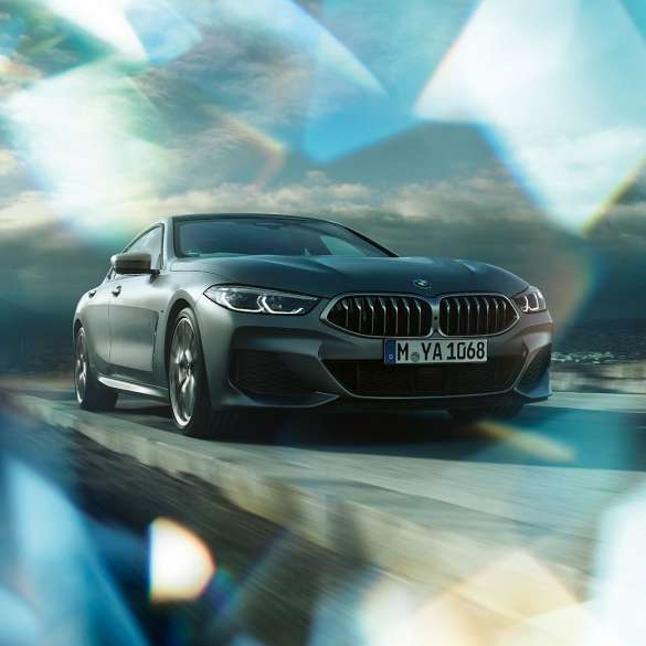 BMW M850i xDrive Gran Coupé predobočný pohľad BMW M850i xDrive Gran Coupé G16 2019 BMW Individual metalíza Frozen Bluestone predobočný pohľad