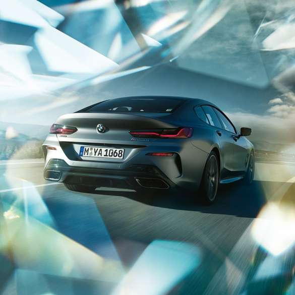BMW M850i xDrive Gran Coupé zadobočný pohľad BMW M850i xDrive Gran Coupé G16 2019 BMW Individual metalíza Frozen Bluestone zadobočný pohľad