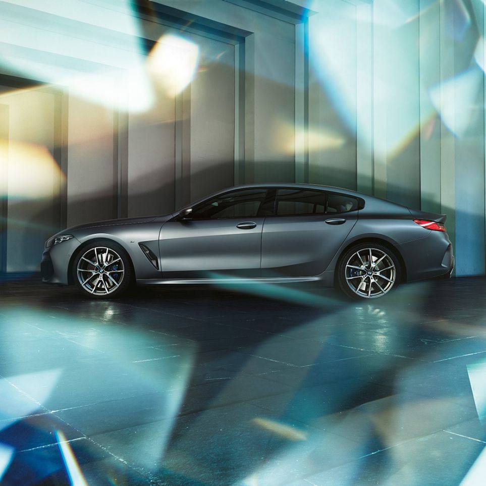 Kupé silueta BMW M850i xDrive Gran Coupé Kupé silueta BMW M850i xDrive Gran Coupé G16 2019 BMW Individual metalíza Frozen Bluestone bočný pohľad