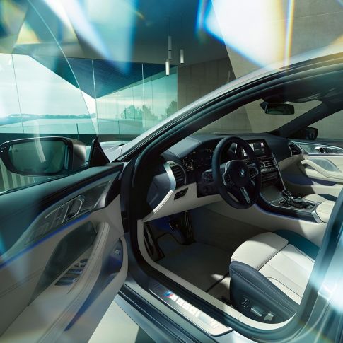 Kokpit BMW M850i xDrive Gran Coupé Kokpit BMW M850i xDrive Gran Coupé interiér G16 2019