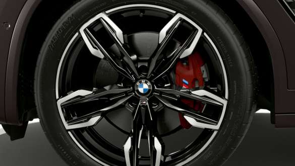 M Sport brzdy BMW X4 M40i M40d G02 LCI 2021 BMW X4 M40i M40d G02 LCI 2021 Facelift M Sport brzdy detailný pohľad