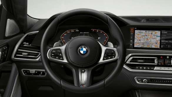 BMW X6 M50i interiér M kožený volant G06 BMW X6 M50i M50d G06 2018 SUV interiér M kožený volant