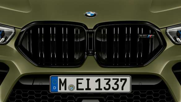 M špecifické obličky BMW X6 M Competition F96 M špecifické obličky BMW X6 M Competition F96 2020 SUV BMW Individual špeciálny lak Urban Green SUV exteriér