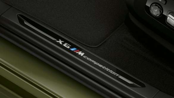 Prahové lišty s označením „X6 M Competition“ BMW X6 M Competition F96 Prahové lišty s označením „X6 M Competition“ BMW X6 M Competition F96 2020 SUV detailný pohľad
