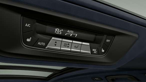 Automatická klimatizácia s 5-zónovým ovládaním v BMW X7 M BMW X7 M, interiér, detailný záber na automatickú klimatizáciu s 5-zónovým ovládaním, G07