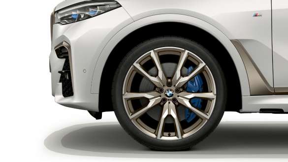 BMW X7 M s M diskami kolies z ľahkej zliatiny BMW X7 M s M diskami kolies z ľahkej zliatiny V-spoke 755 M, G07, detail kolesa