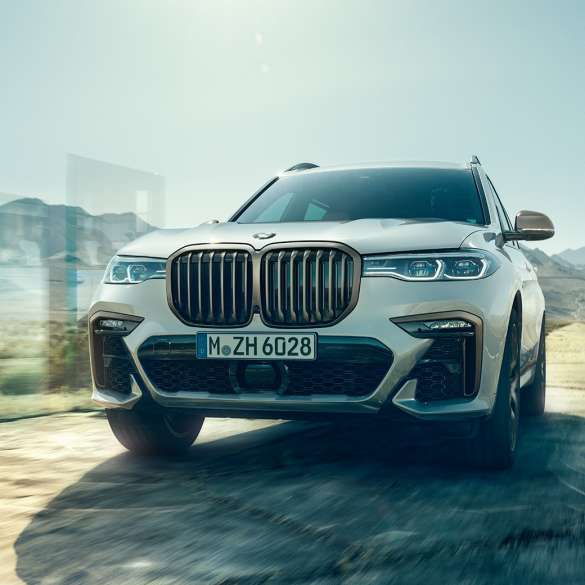 BMW X7 M50d, predný pohľad BMW X7 M50d vo farbe Mineral White, predný pohľad, G07, 2019