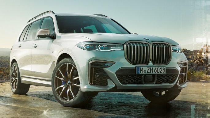 BMW X7 M, trojštvrťový predný pohľad BMW X7 M vo farbe Mineral White, stojace vozidlo, trojštvrťový predný pohľad, G07, 2019